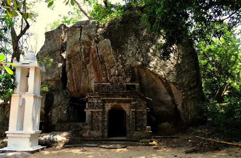 Warakagoda Ancient Cave Temple